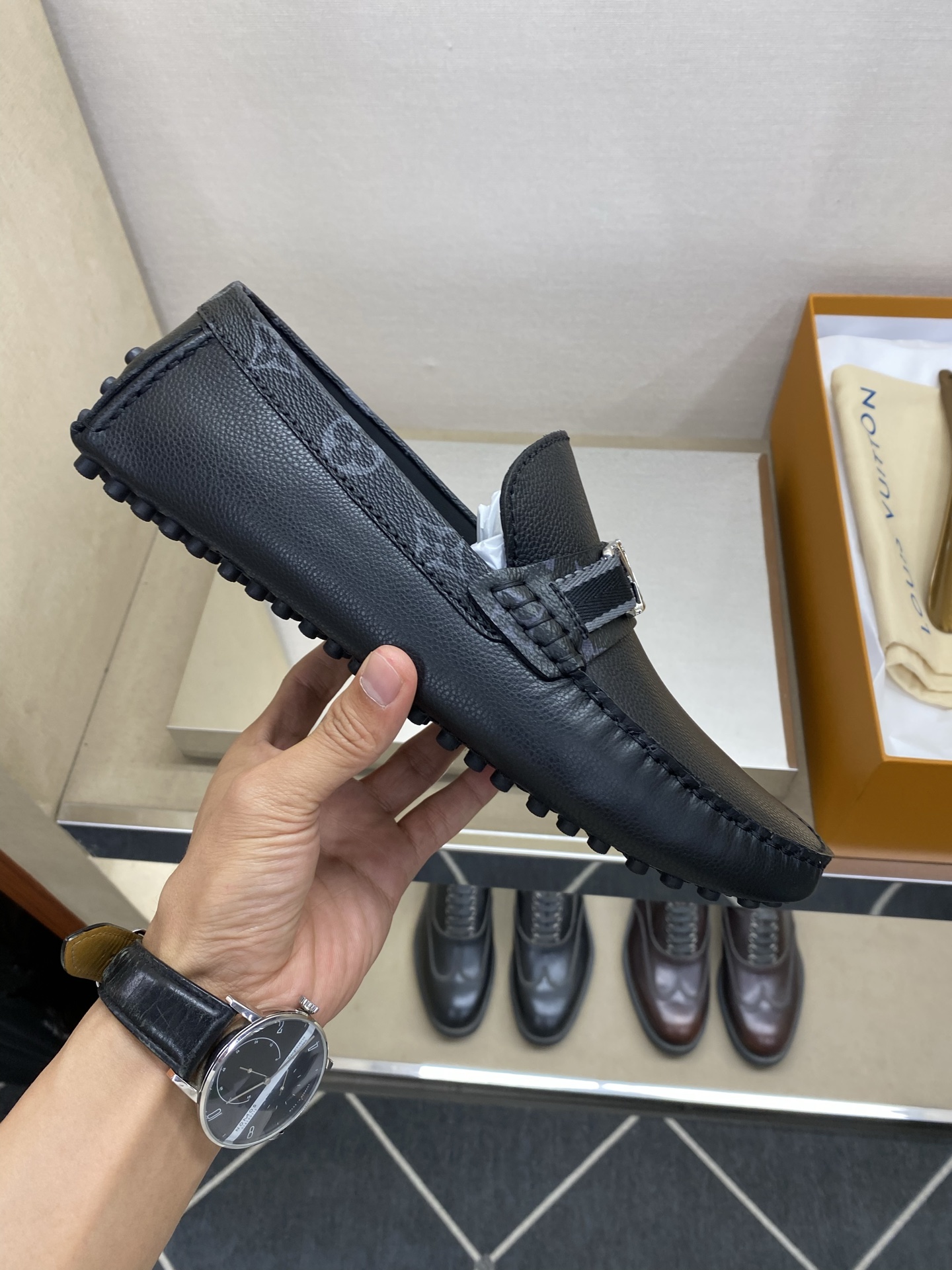⚠️【L＊V】⚠️高端男士驾车、一脚蹬系列⚠️39一44(5一10)⚠️全料面原版荔纹牛皮！厚实柔软！全