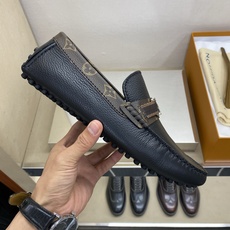 ⚠️【L*V】⚠️高端男士驾车、一脚蹬系列⚠️39一44(5一10)⚠️全料面原版荔纹牛皮!厚实柔软!全 ⚠️【L*V】⚠️高端男士驾车、一脚蹬系列⚠️39一44(5一10)⚠️全料面原版荔纹牛皮!厚实柔软!全