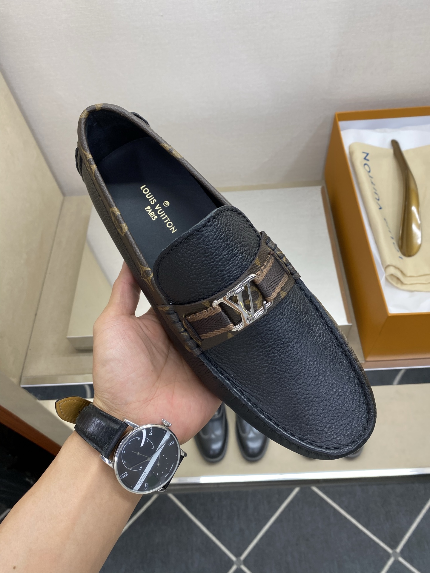 ⚠️【L*V】⚠️高端男士驾车、一脚蹬系列⚠️39一44(5一10)⚠️全料面原版荔纹牛皮!厚实柔软!全 ⚠️【L*V】⚠️高端男士驾车、一脚蹬系列⚠️39一44(5一10)⚠️全料面原版荔纹牛皮!厚实柔软!全