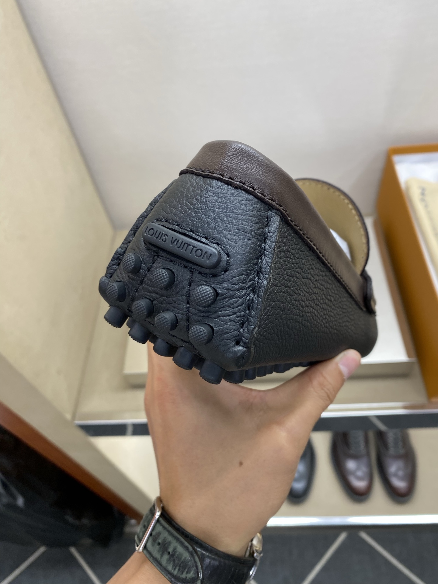 ⚠️【L＊V】⚠️高端男士驾车、一脚蹬系列⚠️39一44(5一10)⚠️全料面原版荔纹牛皮！厚实柔软！全