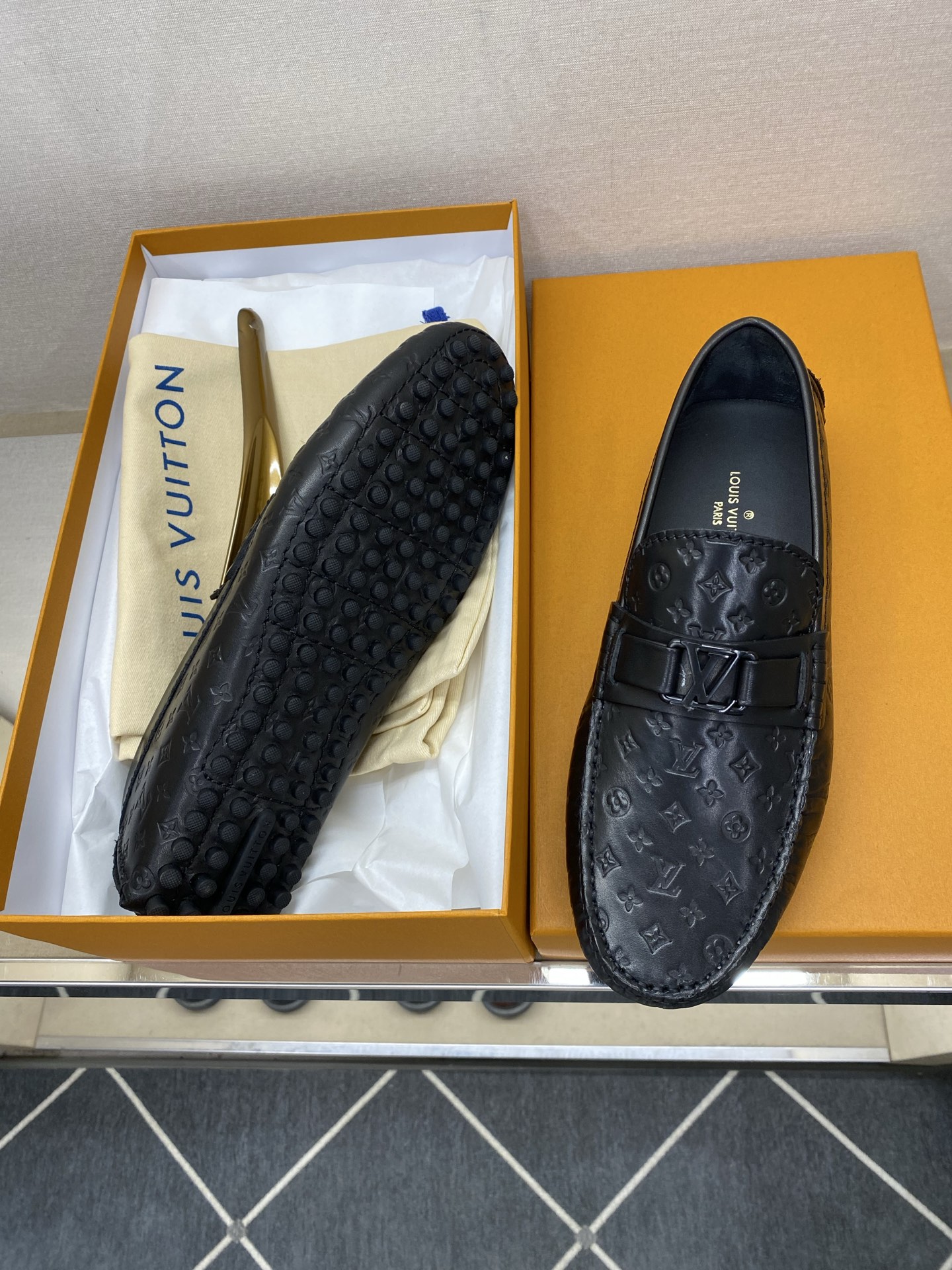 ⚠️【L＊V】⚠️高端男士驾车、一脚蹬系列⚠️39一44(5一10)⚠️全料面原版荔纹牛皮！厚实柔软！全