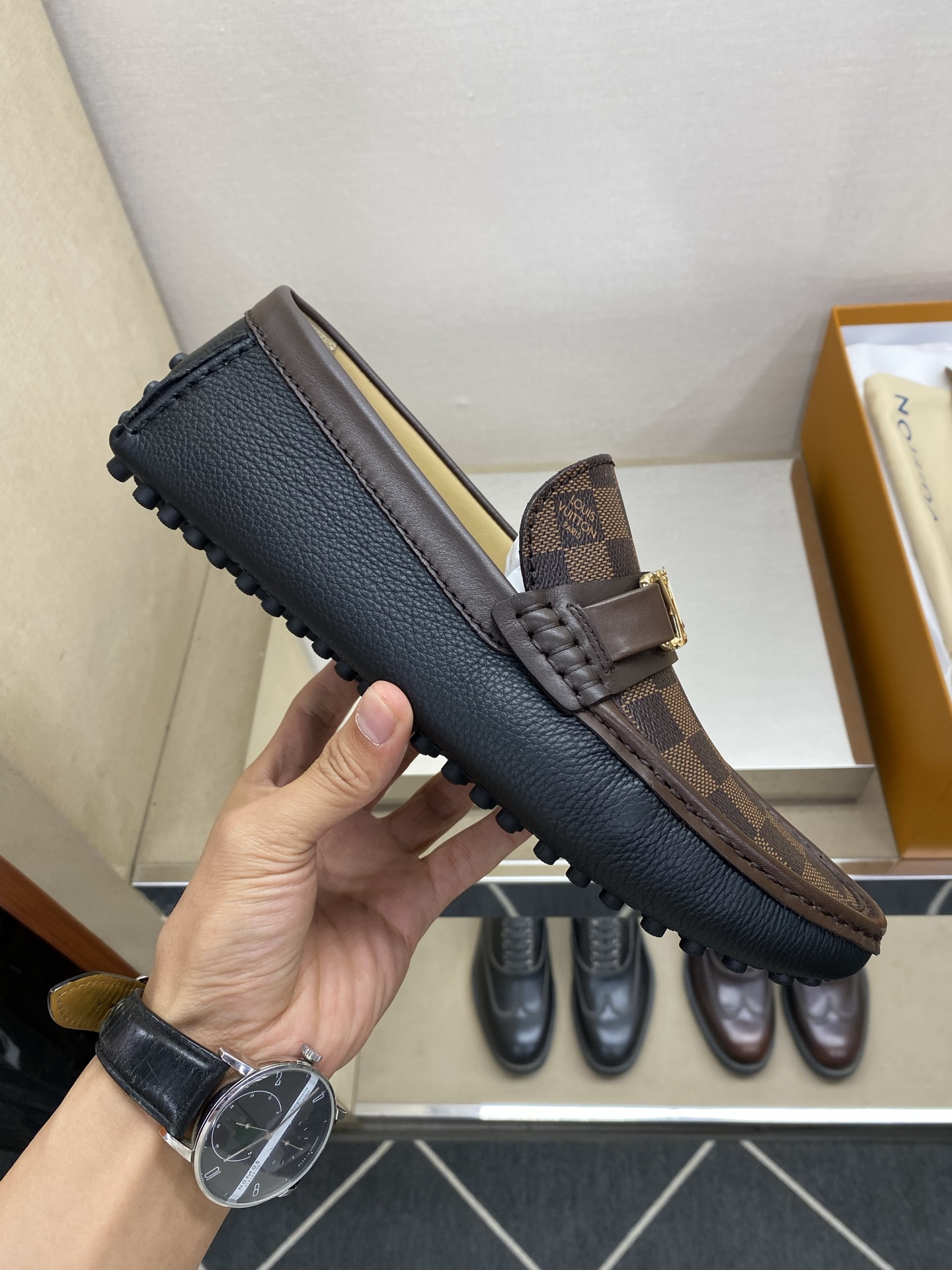 ⚠️【L＊V】⚠️高端男士驾车、一脚蹬系列⚠️39一44(5一10)⚠️全料面原版荔纹牛皮！厚实柔软！全