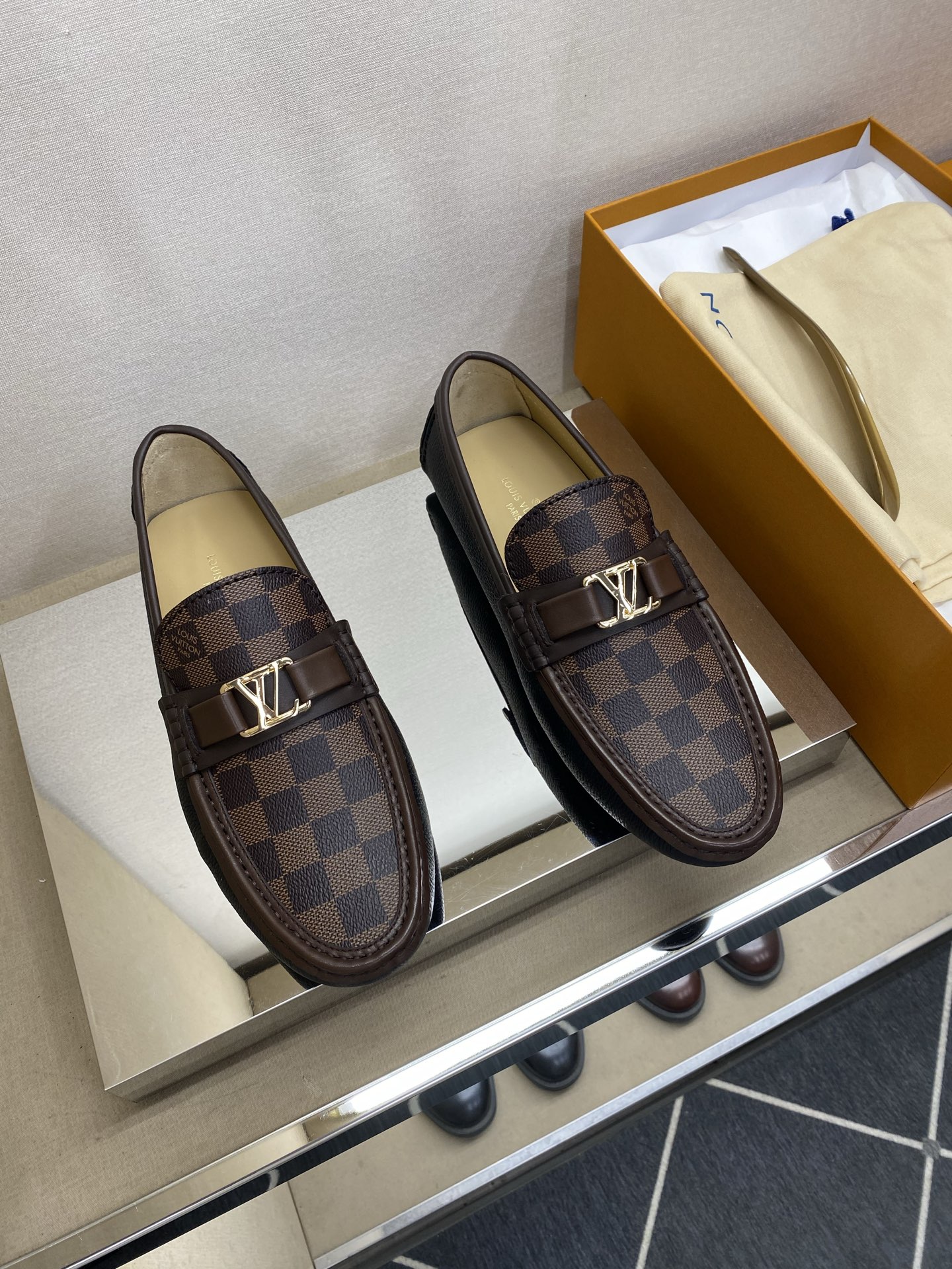 ⚠️【L＊V】⚠️高端男士驾车、一脚蹬系列⚠️39一44(5一10)⚠️全料面原版荔纹牛皮！厚实柔软！全