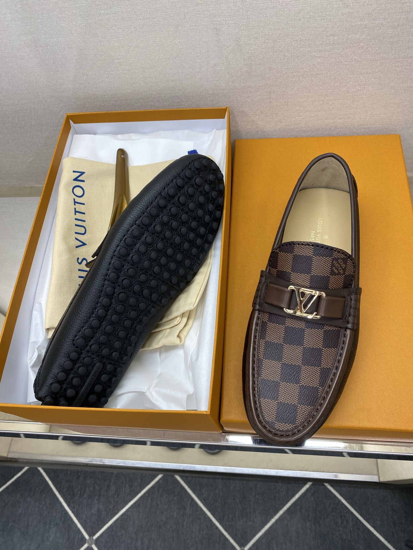 ⚠️【L＊V】⚠️高端男士驾车、一脚蹬系列⚠️39一44(5一10)⚠️全料面原版荔纹牛皮！厚实柔软！全