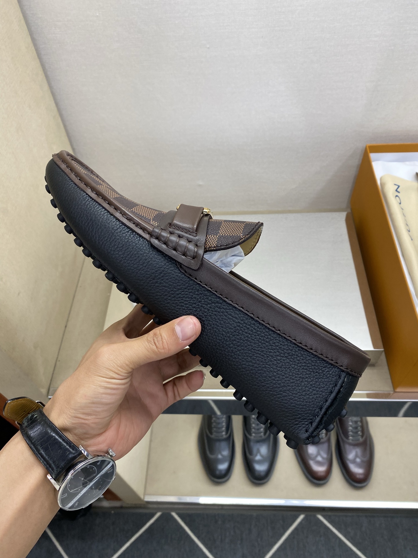 ⚠️【L＊V】⚠️高端男士驾车、一脚蹬系列⚠️39一44(5一10)⚠️全料面原版荔纹牛皮！厚实柔软！全