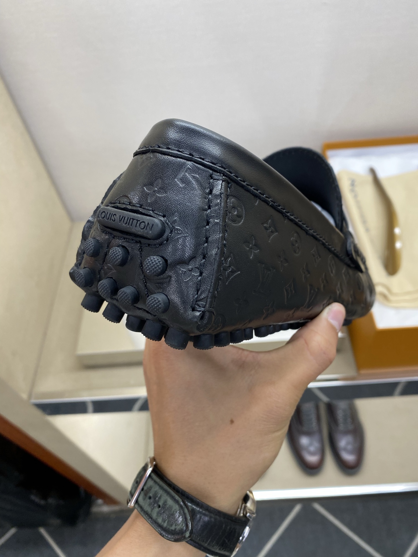 ⚠️【L＊V】⚠️高端男士驾车、一脚蹬系列⚠️39一44(5一10)⚠️全料面原版荔纹牛皮！厚实柔软！全