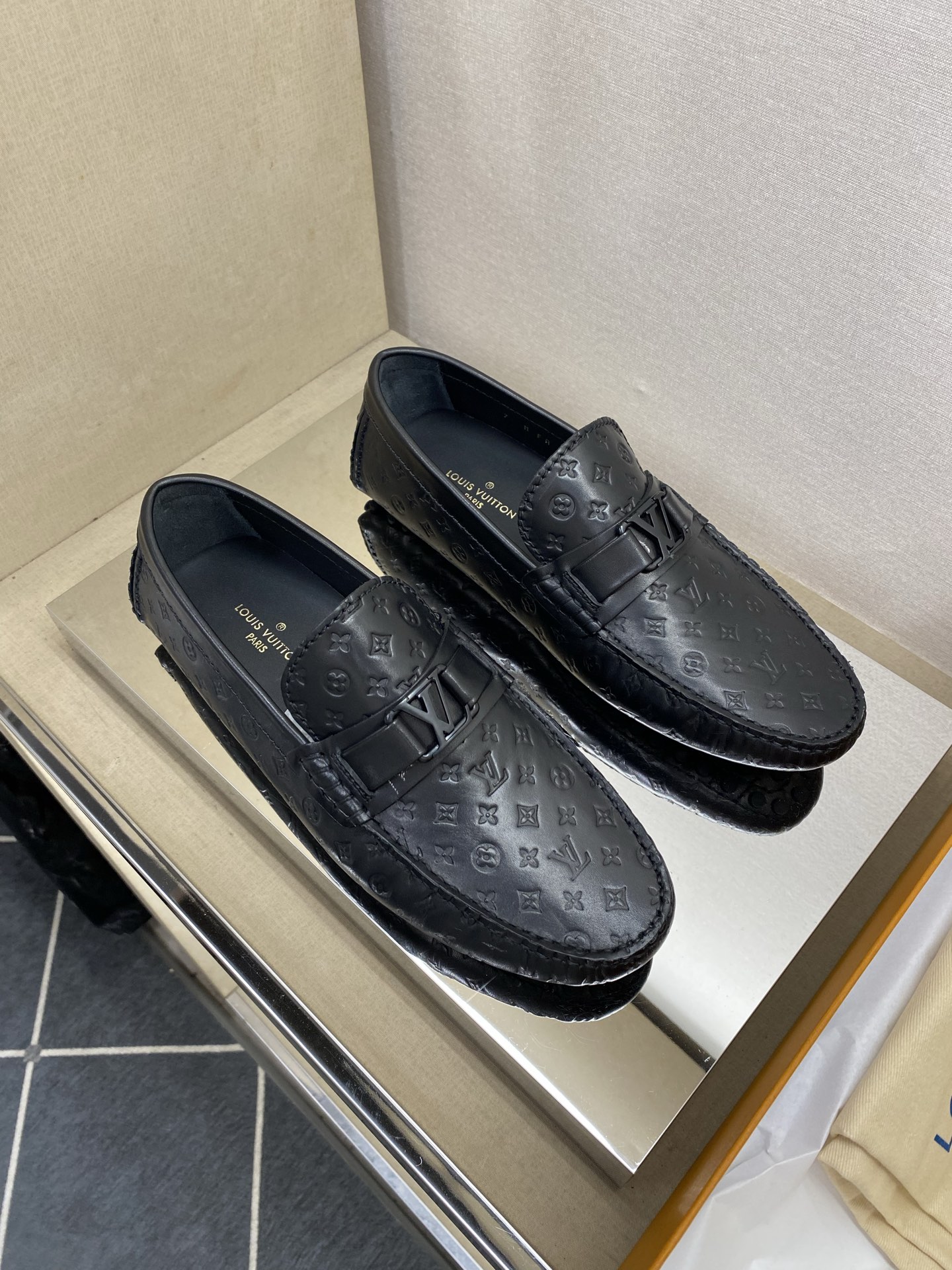 ⚠️【L＊V】⚠️高端男士驾车、一脚蹬系列⚠️39一44(5一10)⚠️全料面原版荔纹牛皮！厚实柔软！全
