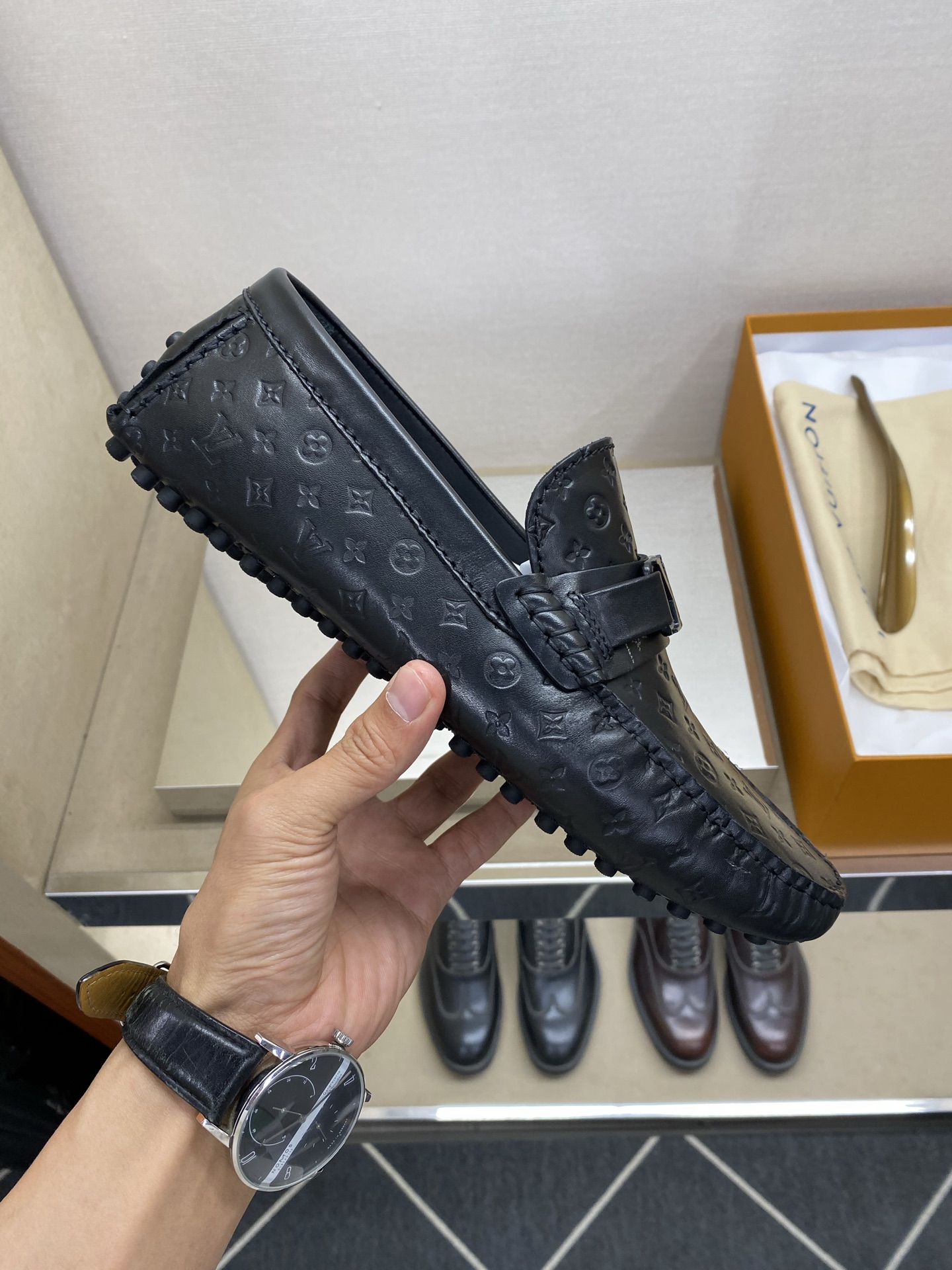 ⚠️【L＊V】⚠️高端男士驾车、一脚蹬系列⚠️39一44(5一10)⚠️全料面原版荔纹牛皮！厚实柔软！全