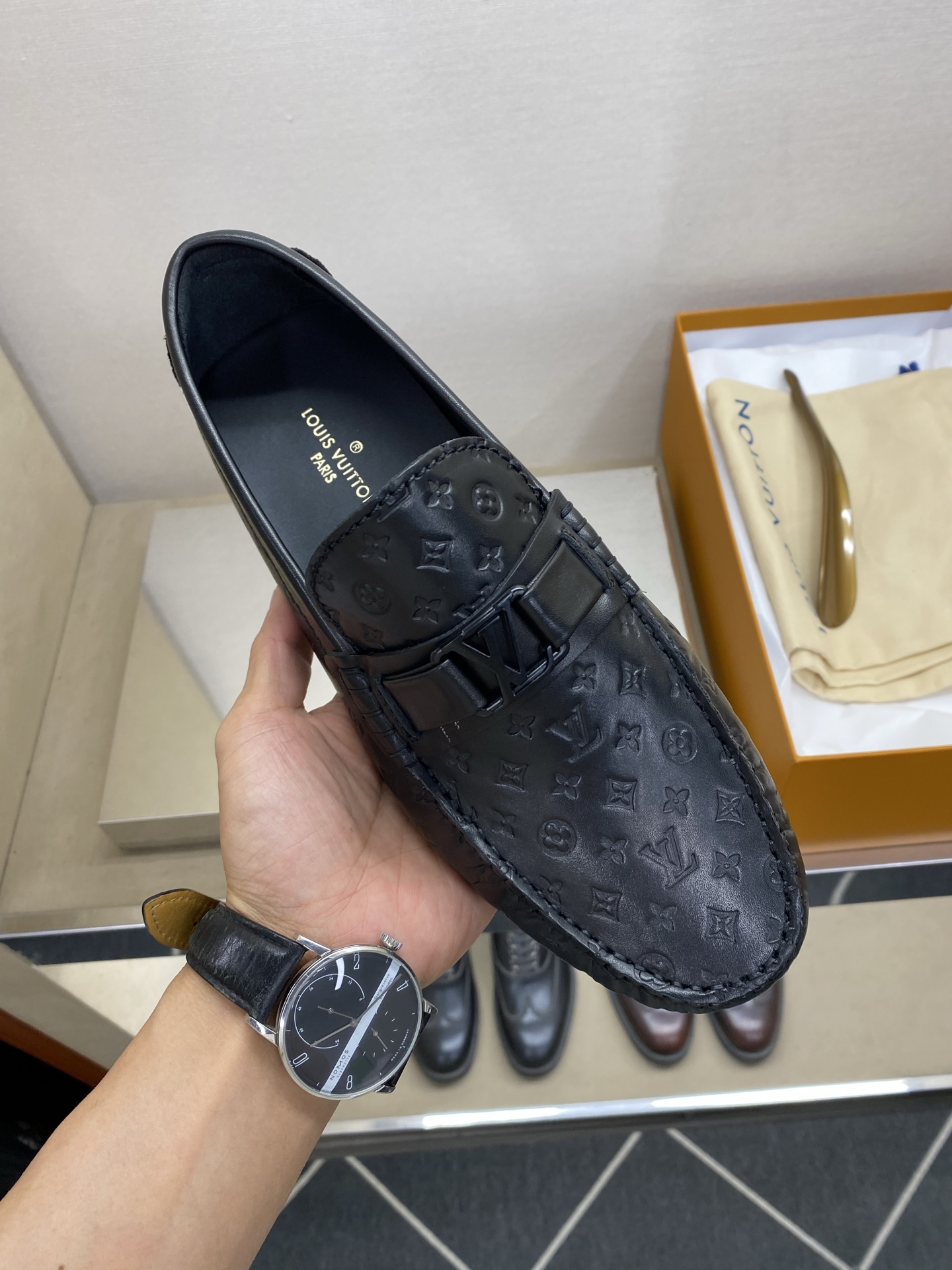 ⚠️【L＊V】⚠️高端男士驾车、一脚蹬系列⚠️39一44(5一10)⚠️全料面原版荔纹牛皮！厚实柔软！全