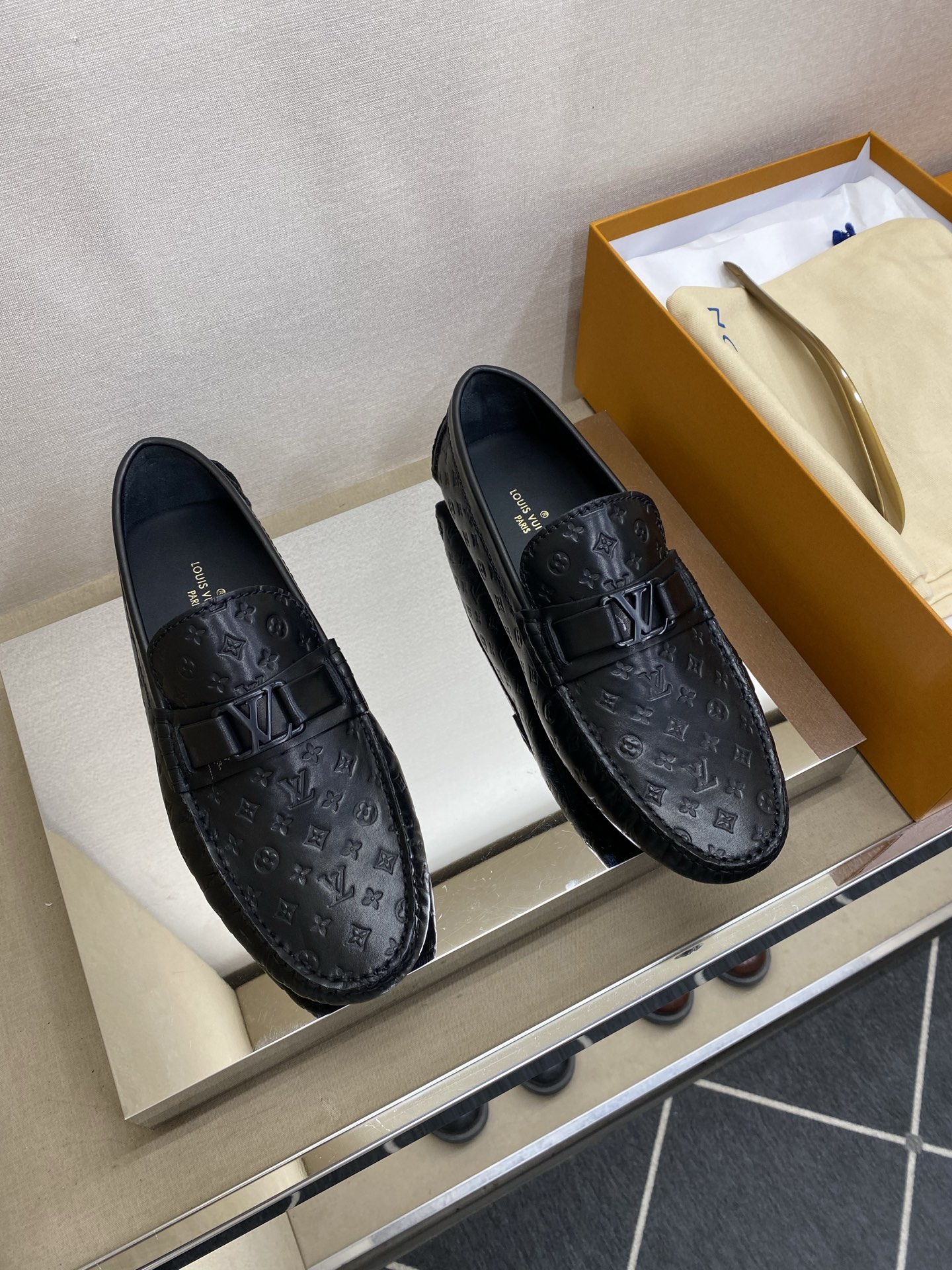 ⚠️【L＊V】⚠️高端男士驾车、一脚蹬系列⚠️39一44(5一10)⚠️全料面原版荔纹牛皮！厚实柔软！全