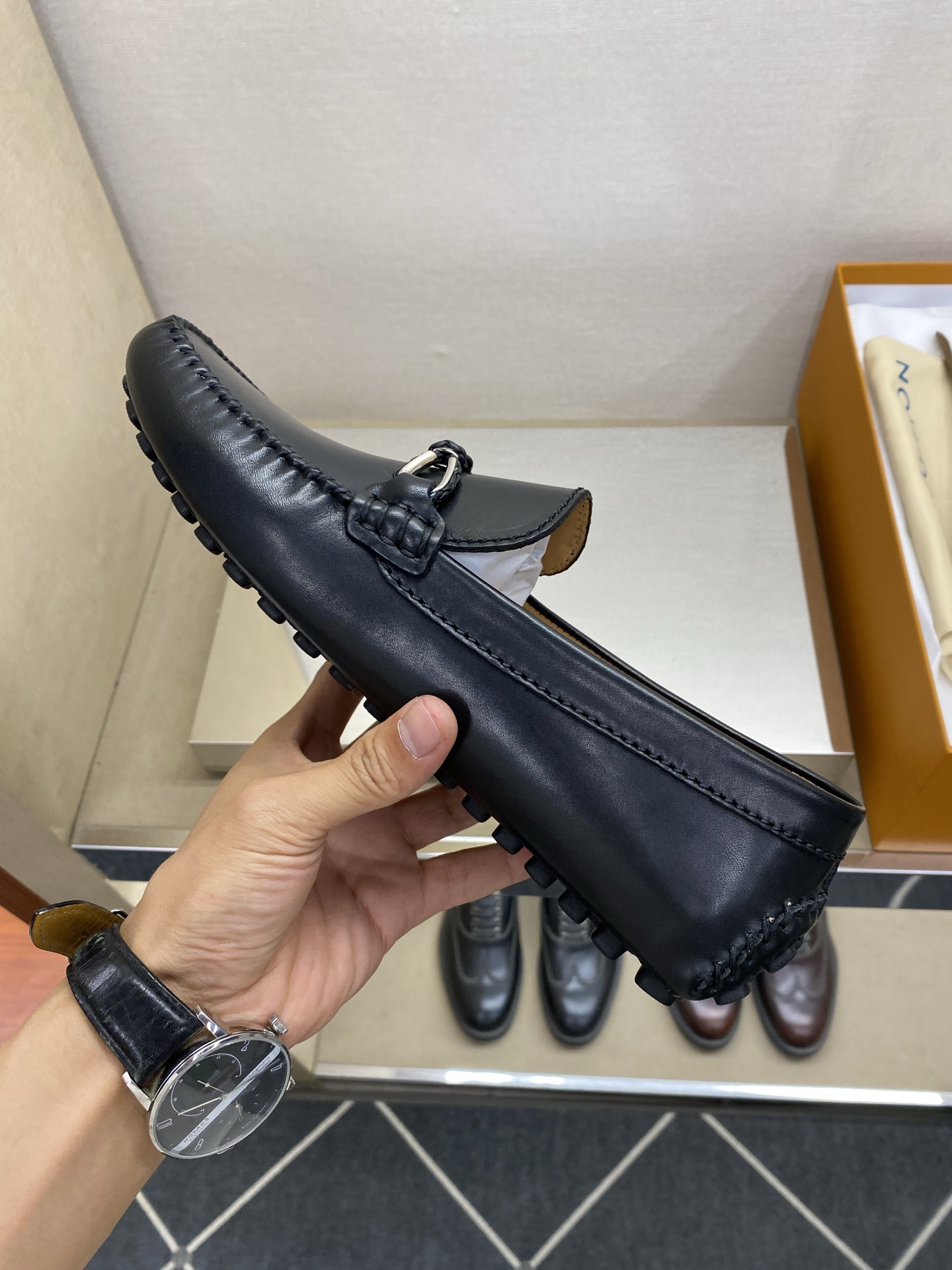 ⚠️【L＊V】⚠️高端男士驾车、一脚蹬系列⚠️39一44(5一10)⚠️全料面原版荔纹牛皮！厚实柔软！全