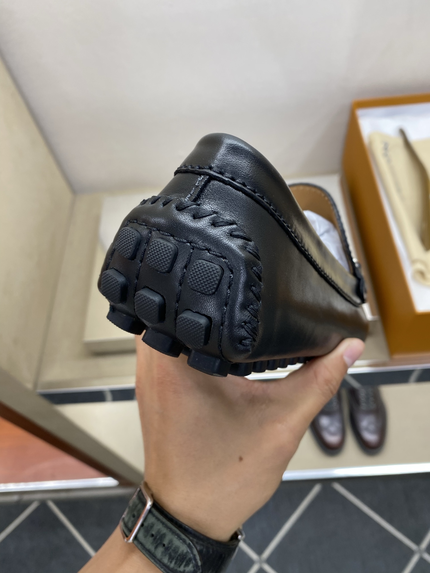 ⚠️【L＊V】⚠️高端男士驾车、一脚蹬系列⚠️39一44(5一10)⚠️全料面原版荔纹牛皮！厚实柔软！全