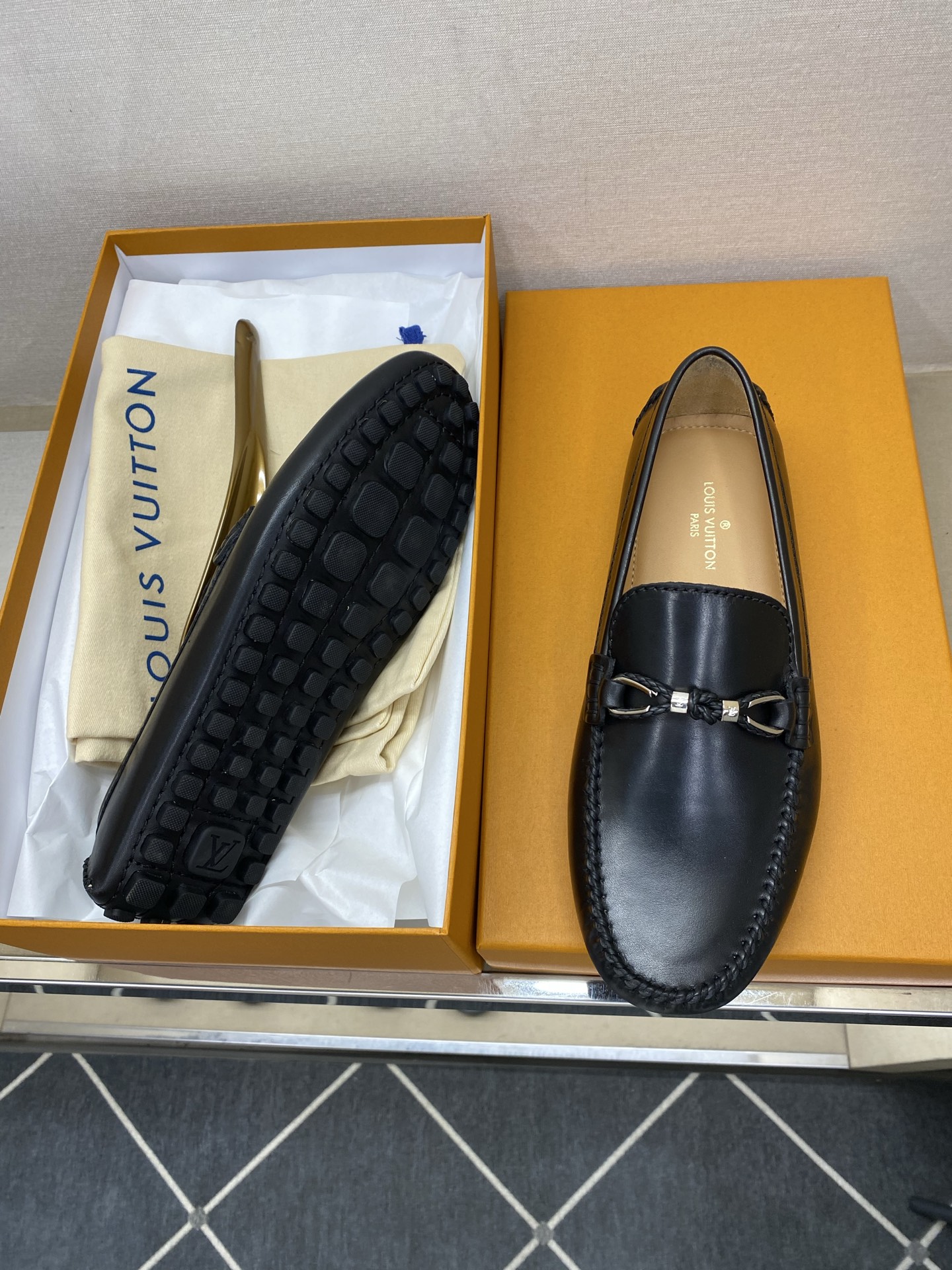 ⚠️【L＊V】⚠️高端男士驾车、一脚蹬系列⚠️39一44(5一10)⚠️全料面原版荔纹牛皮！厚实柔软！全