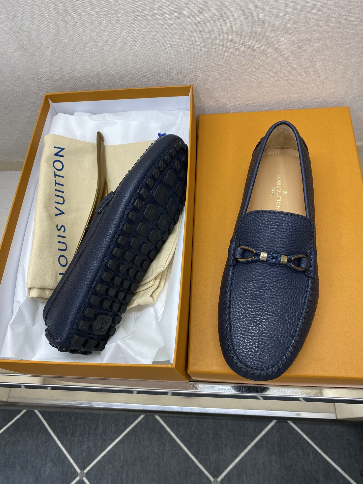 ⚠️【L*V】⚠️高端男士驾车、一脚蹬系列⚠️39一44(5一10)⚠️全料面原版荔纹牛皮!厚实柔软!全 ⚠️【L*V】⚠️高端男士驾车、一脚蹬系列⚠️39一44(5一10)⚠️全料面原版荔纹牛皮!厚实柔软!全