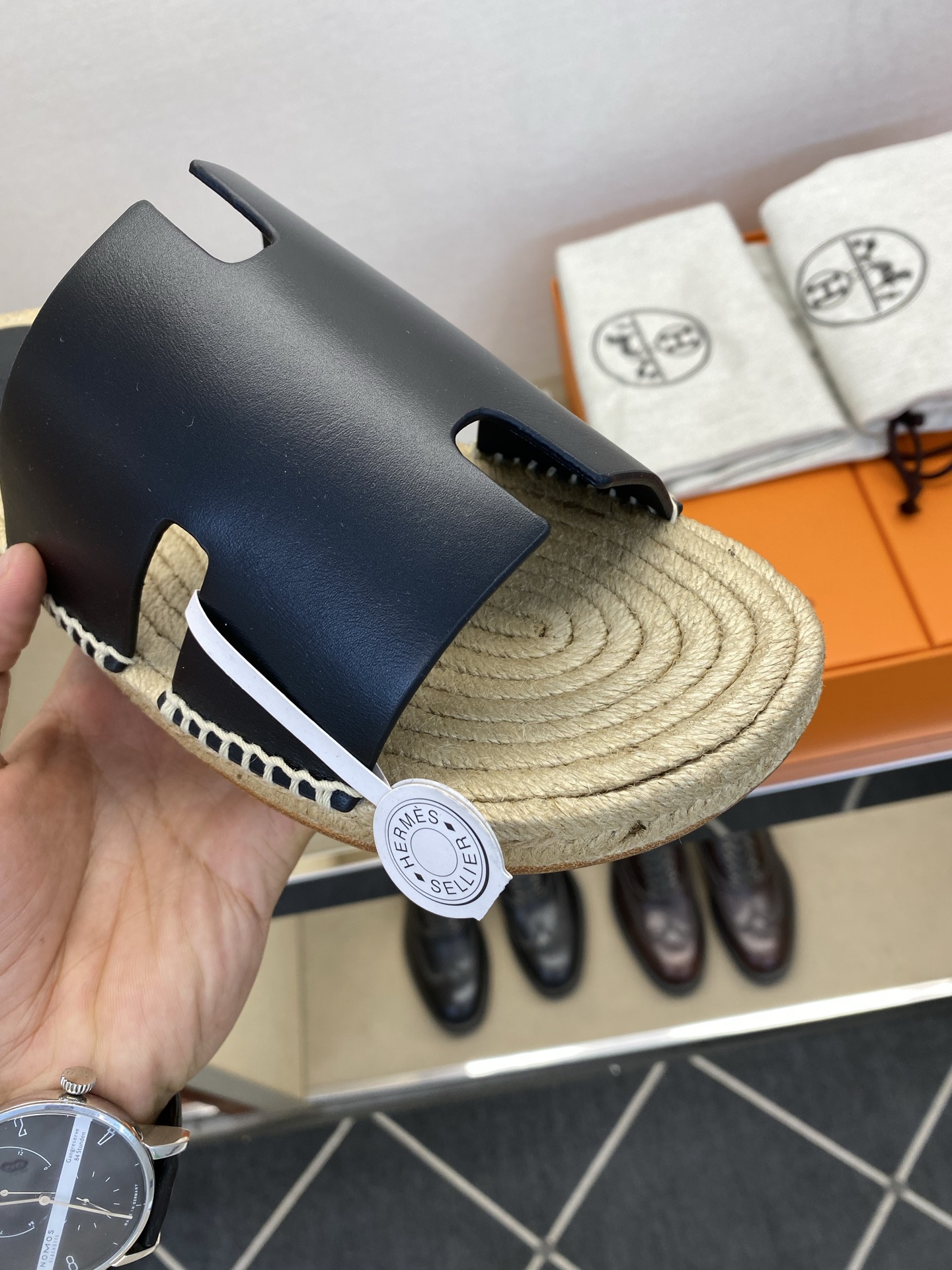 ⚠️【HEM*】⚠️高品质,顶尖工艺品⚠️男士皮底拖鞋⚠️正码:39 -44,38,45,46订做⚠最新 ⚠️【HEM*】⚠️高品质,顶尖工艺品⚠️男士皮底拖鞋⚠️正码:39 -44,38,45,46订做⚠最新