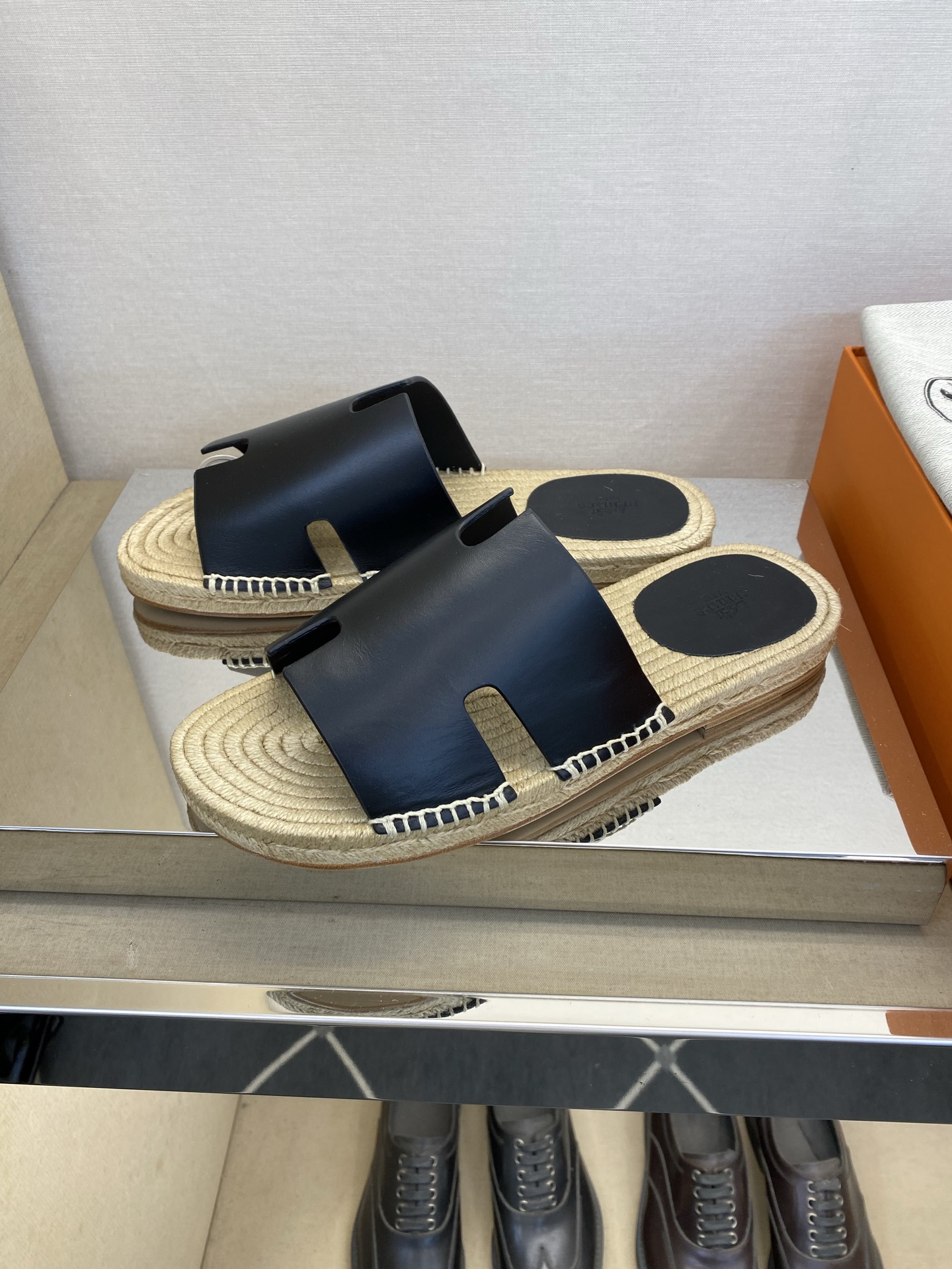 ⚠️【HEM*】⚠️高品质,顶尖工艺品⚠️男士皮底拖鞋⚠️正码:39 -44,38,45,46订做⚠最新 ⚠️【HEM*】⚠️高品质,顶尖工艺品⚠️男士皮底拖鞋⚠️正码:39 -44,38,45,46订做⚠最新
