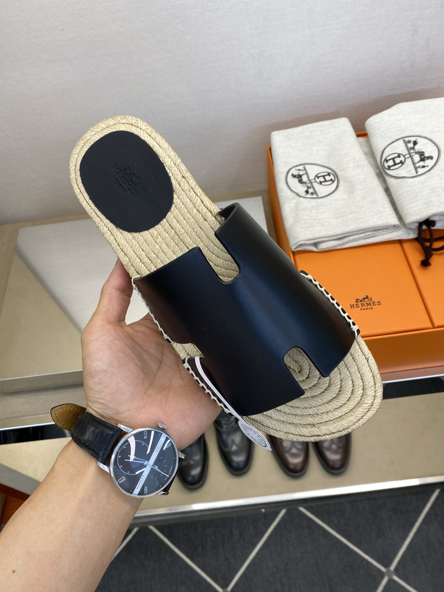 ⚠️【HEM*】⚠️高品质,顶尖工艺品⚠️男士皮底拖鞋⚠️正码:39 -44,38,45,46订做⚠最新 ⚠️【HEM*】⚠️高品质,顶尖工艺品⚠️男士皮底拖鞋⚠️正码:39 -44,38,45,46订做⚠最新