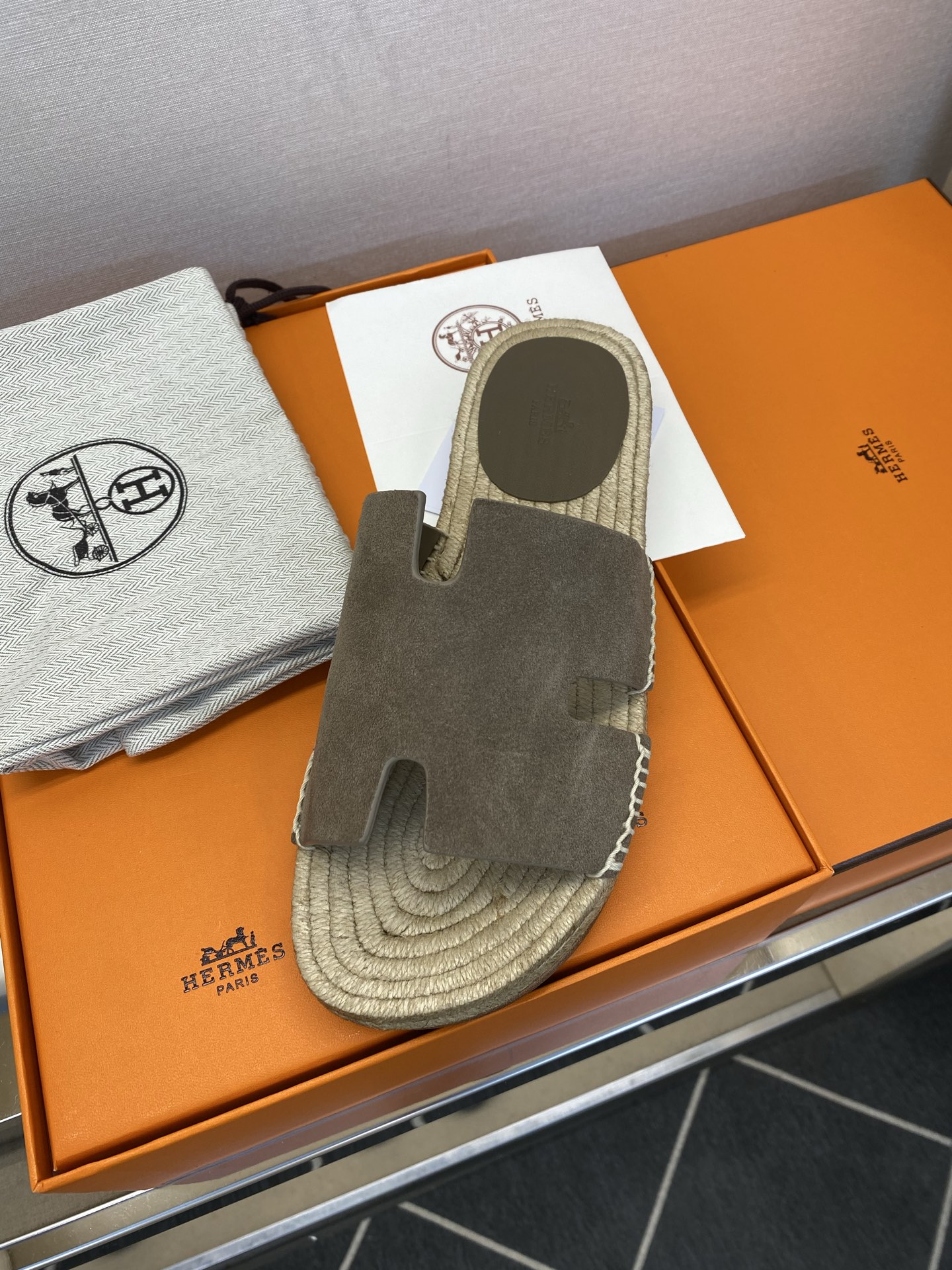 ⚠️【HEM*】⚠️高品质,顶尖工艺品⚠️男士皮底拖鞋⚠️正码:39 -44,38,45,46订做⚠最新 ⚠️【HEM*】⚠️高品质,顶尖工艺品⚠️男士皮底拖鞋⚠️正码:39 -44,38,45,46订做⚠最新