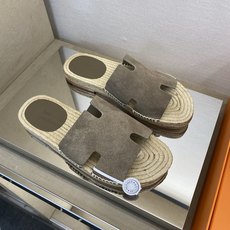 ⚠️【HEM*】⚠️高品质,顶尖工艺品⚠️男士皮底拖鞋⚠️正码:39 -44,38,45,46订做⚠最新 ⚠️【HEM*】⚠️高品质,顶尖工艺品⚠️男士皮底拖鞋⚠️正码:39 -44,38,45,46订做⚠最新