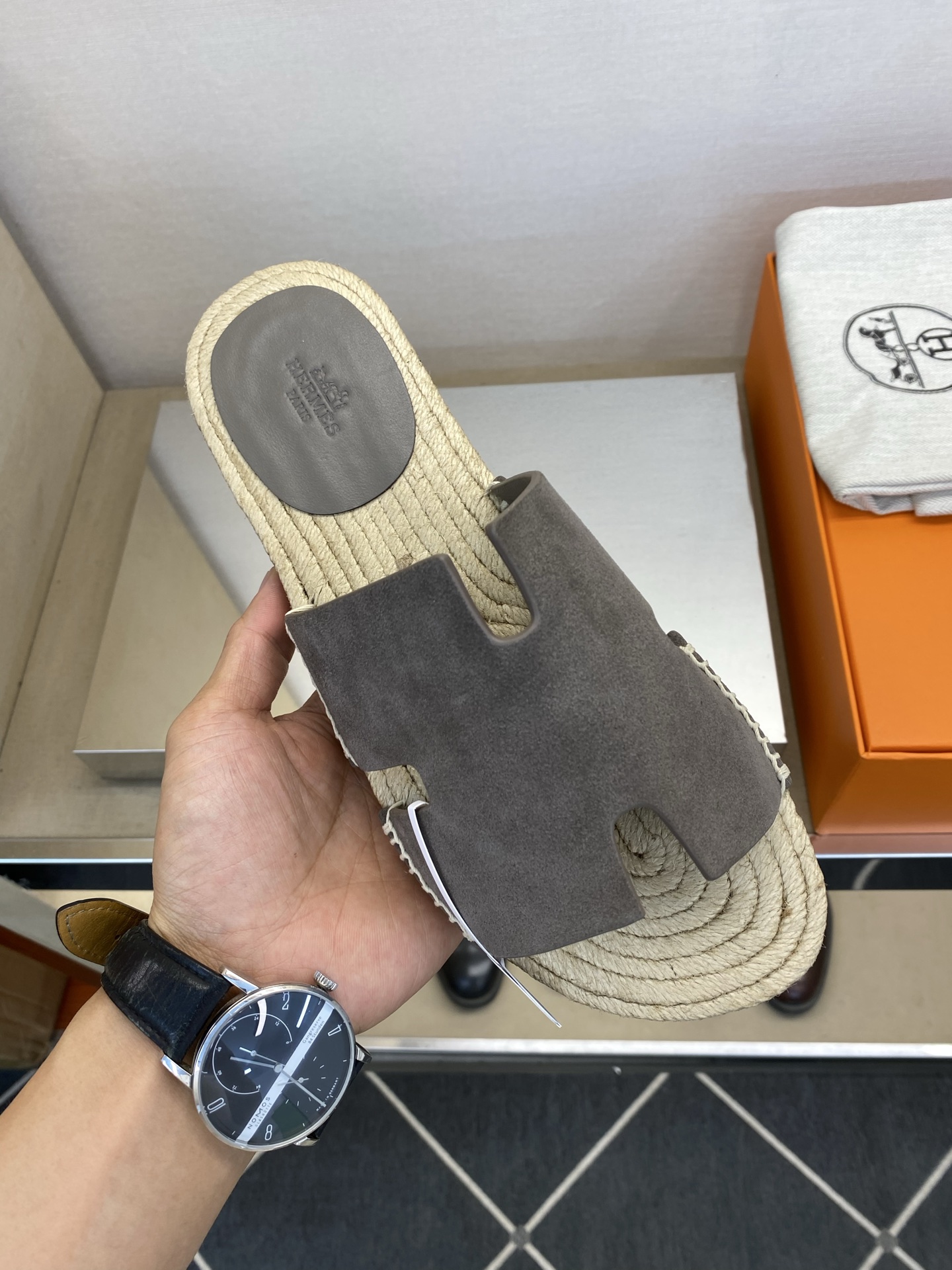 ⚠️【HEM*】⚠️高品质,顶尖工艺品⚠️男士皮底拖鞋⚠️正码:39 -44,38,45,46订做⚠最新 ⚠️【HEM*】⚠️高品质,顶尖工艺品⚠️男士皮底拖鞋⚠️正码:39 -44,38,45,46订做⚠最新