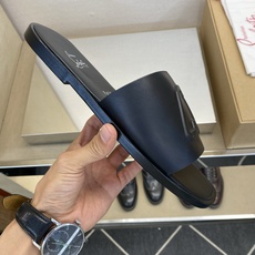 ⚠️【C L】⚠️路铂廷红底鞋⚠️男士皮底拖鞋⚠️正码:39 -44,38,45,46订做⚠最新经典红底 ⚠️【C L】⚠️路铂廷红底鞋⚠️男士皮底拖鞋⚠️正码:39 -44,38,45,46订做⚠最新经典红底