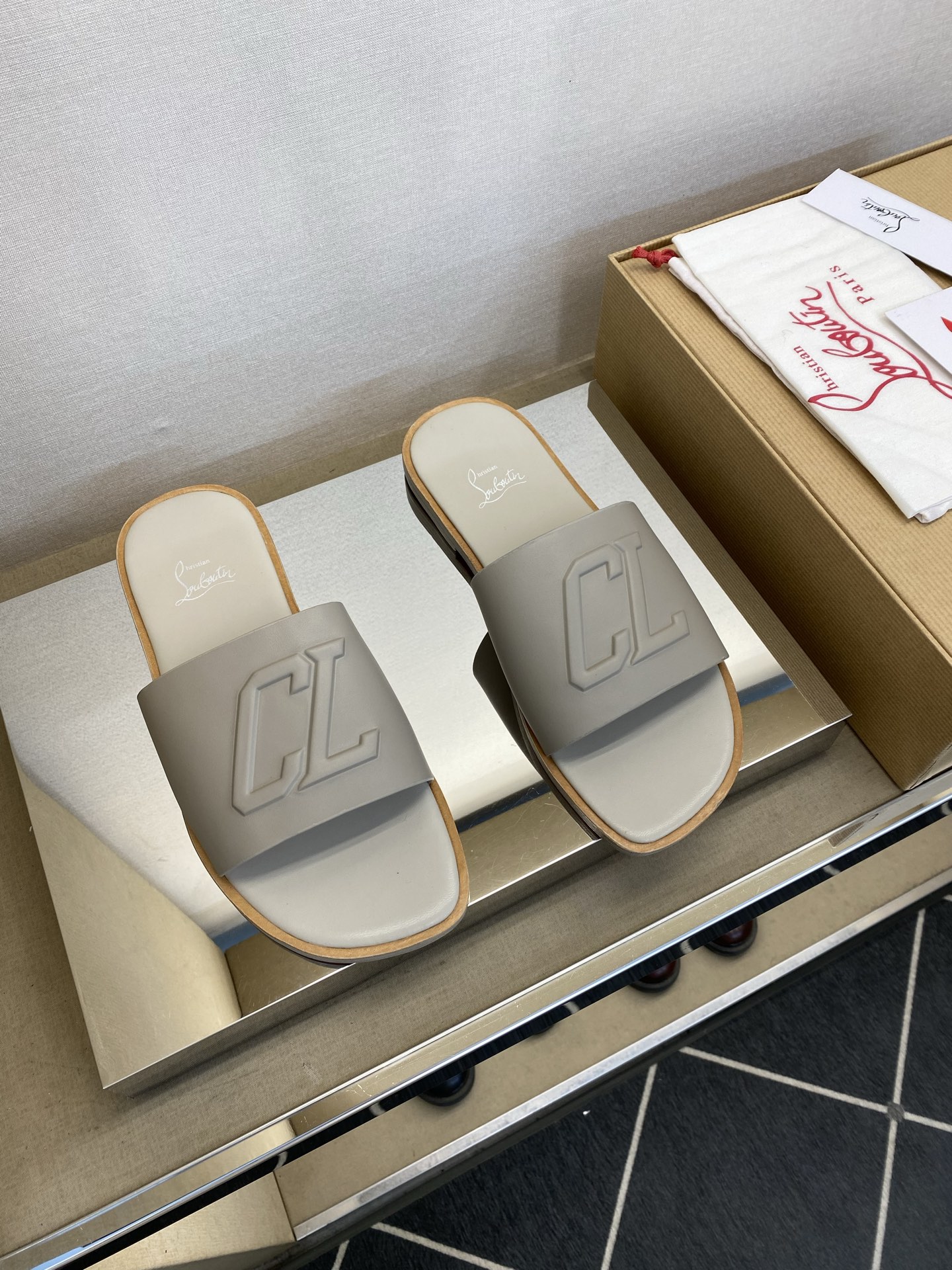 ⚠️【C L】⚠️路铂廷红底鞋⚠️男士皮底拖鞋⚠️正码：39 －44，38，45，46订做⚠最新经典红底