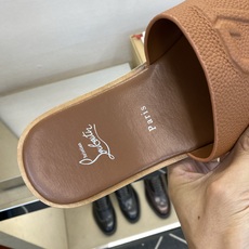 ⚠️【C L】⚠️路铂廷红底鞋⚠️男士皮底拖鞋⚠️正码:39 -44,38,45,46订做⚠最新经典红底 ⚠️【C L】⚠️路铂廷红底鞋⚠️男士皮底拖鞋⚠️正码:39 -44,38,45,46订做⚠最新经典红底