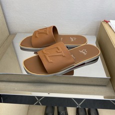 ⚠️【C L】⚠️路铂廷红底鞋⚠️男士皮底拖鞋⚠️正码:39 -44,38,45,46订做⚠最新经典红底 ⚠️【C L】⚠️路铂廷红底鞋⚠️男士皮底拖鞋⚠️正码:39 -44,38,45,46订做⚠最新经典红底
