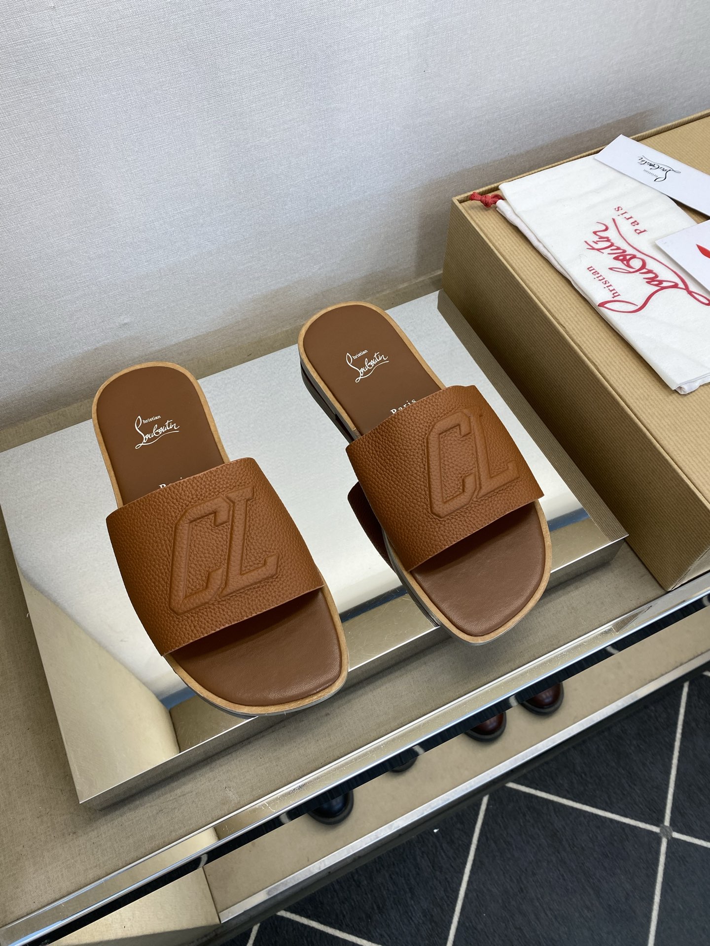 ⚠️【C L】⚠️路铂廷红底鞋⚠️男士皮底拖鞋⚠️正码：39 －44，38，45，46订做⚠最新经典红底