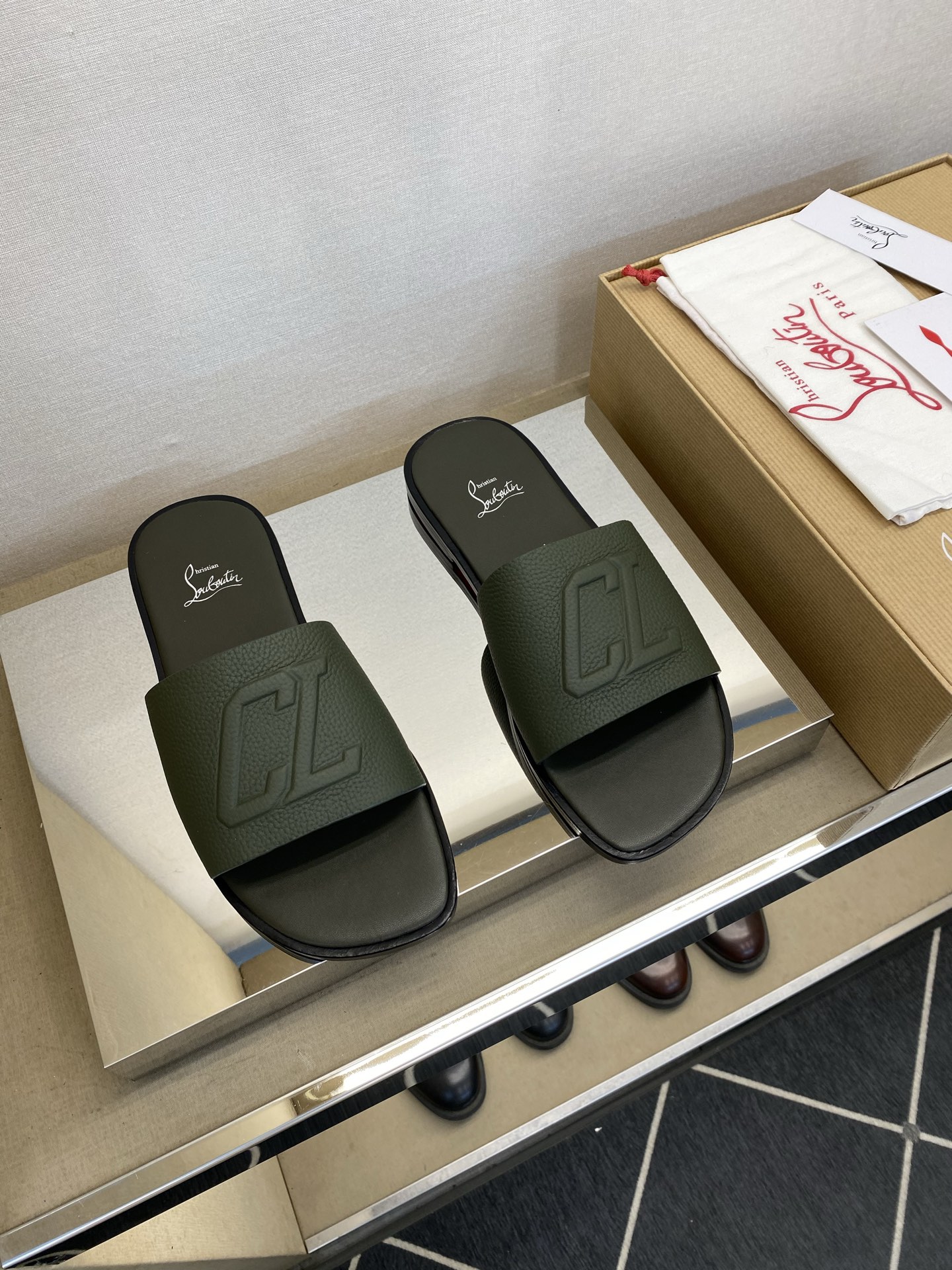 ⚠️【C L】⚠️路铂廷红底鞋⚠️男士皮底拖鞋⚠️正码：39 －44，38，45，46订做⚠最新经典红底