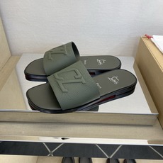 ⚠️【C L】⚠️路铂廷红底鞋⚠️男士皮底拖鞋⚠️正码:39 -44,38,45,46订做⚠最新经典红底 ⚠️【C L】⚠️路铂廷红底鞋⚠️男士皮底拖鞋⚠️正码:39 -44,38,45,46订做⚠最新经典红底