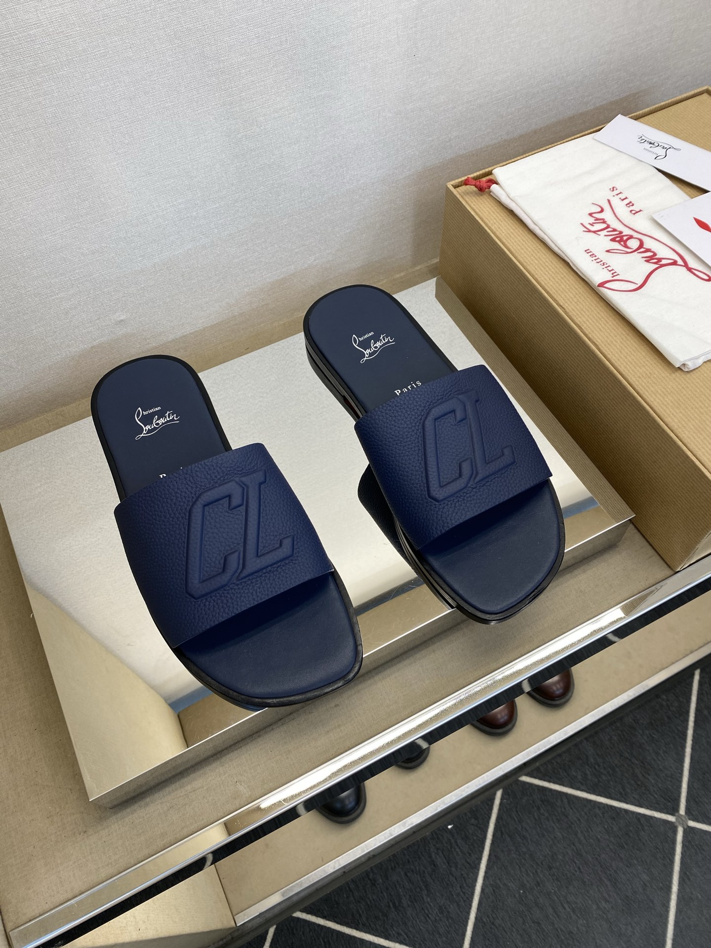 ⚠️【C L】⚠️路铂廷红底鞋⚠️男士皮底拖鞋⚠️正码：39 －44，38，45，46订做⚠最新经典红底