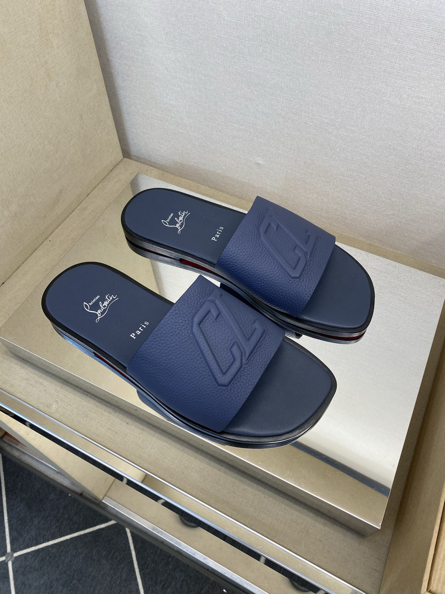 ⚠️【C L】⚠️路铂廷红底鞋⚠️男士皮底拖鞋⚠️正码:39 -44,38,45,46订做⚠最新经典红底 ⚠️【C L】⚠️路铂廷红底鞋⚠️男士皮底拖鞋⚠️正码:39 -44,38,45,46订做⚠最新经典红底