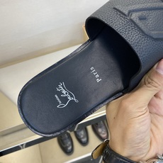 ⚠️【C L】⚠️路铂廷红底鞋⚠️男士皮底拖鞋⚠️正码:39 -44,38,45,46订做⚠最新经典红底 ⚠️【C L】⚠️路铂廷红底鞋⚠️男士皮底拖鞋⚠️正码:39 -44,38,45,46订做⚠最新经典红底