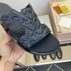 ⚠️【L *V】⚠️高品质,顶尖工艺品⚠️男士皮底拖鞋⚠️正码:38 -45,46,47,订做⚠最新经典 ⚠️【L *V】⚠️高品质,顶尖工艺品⚠️男士皮底拖鞋⚠️正码:38 -45,46,47,订做⚠最新经典