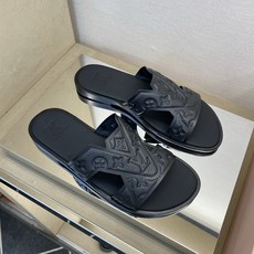 ⚠️【L *V】⚠️高品质,顶尖工艺品⚠️男士皮底拖鞋⚠️正码:38 -45,46,47,订做⚠最新经典 ⚠️【L *V】⚠️高品质,顶尖工艺品⚠️男士皮底拖鞋⚠️正码:38 -45,46,47,订做⚠最新经典