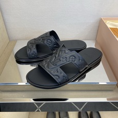 ⚠️【L *V】⚠️高品质,顶尖工艺品⚠️男士皮底拖鞋⚠️正码:38 -45,46,47,订做⚠最新经典 ⚠️【L *V】⚠️高品质,顶尖工艺品⚠️男士皮底拖鞋⚠️正码:38 -45,46,47,订做⚠最新经典