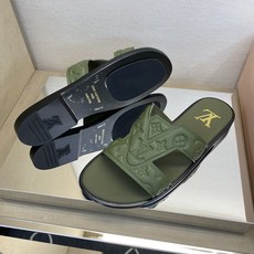 ⚠️【L *V】⚠️高品质,顶尖工艺品⚠️男士皮底拖鞋⚠️正码:38 -45,46,47,订做⚠最新经典 ⚠️【L *V】⚠️高品质,顶尖工艺品⚠️男士皮底拖鞋⚠️正码:38 -45,46,47,订做⚠最新经典