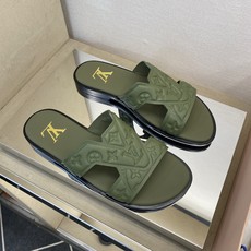 ⚠️【L *V】⚠️高品质,顶尖工艺品⚠️男士皮底拖鞋⚠️正码:38 -45,46,47,订做⚠最新经典 ⚠️【L *V】⚠️高品质,顶尖工艺品⚠️男士皮底拖鞋⚠️正码:38 -45,46,47,订做⚠最新经典