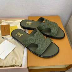 ⚠️【L *V】⚠️高品质,顶尖工艺品⚠️男士皮底拖鞋⚠️正码:38 -45,46,47,订做⚠最新经典 ⚠️【L *V】⚠️高品质,顶尖工艺品⚠️男士皮底拖鞋⚠️正码:38 -45,46,47,订做⚠最新经典