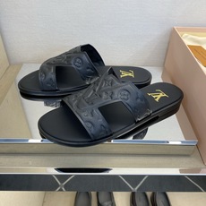 ⚠️【L *V】⚠️高品质,顶尖工艺品⚠️男士皮底拖鞋⚠️正码:38 -45,46,47,订做⚠最新经典 ⚠️【L *V】⚠️高品质,顶尖工艺品⚠️男士皮底拖鞋⚠️正码:38 -45,46,47,订做⚠最新经典