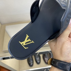 ⚠️【L *V】⚠️高品质,顶尖工艺品⚠️男士皮底拖鞋⚠️正码:38 -45,46,47,订做⚠最新经典 ⚠️【L *V】⚠️高品质,顶尖工艺品⚠️男士皮底拖鞋⚠️正码:38 -45,46,47,订做⚠最新经典