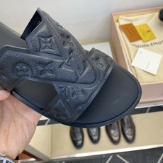 ⚠️【L *V】⚠️高品质,顶尖工艺品⚠️男士皮底拖鞋⚠️正码:38 -45,46,47,订做⚠最新经典 ⚠️【L *V】⚠️高品质,顶尖工艺品⚠️男士皮底拖鞋⚠️正码:38 -45,46,47,订做⚠最新经典