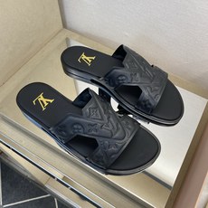 ⚠️【L *V】⚠️高品质,顶尖工艺品⚠️男士皮底拖鞋⚠️正码:38 -45,46,47,订做⚠最新经典 ⚠️【L *V】⚠️高品质,顶尖工艺品⚠️男士皮底拖鞋⚠️正码:38 -45,46,47,订做⚠最新经典