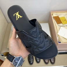 ⚠️【L *V】⚠️高品质,顶尖工艺品⚠️男士皮底拖鞋⚠️正码:38 -45,46,47,订做⚠最新经典 ⚠️【L *V】⚠️高品质,顶尖工艺品⚠️男士皮底拖鞋⚠️正码:38 -45,46,47,订做⚠最新经典