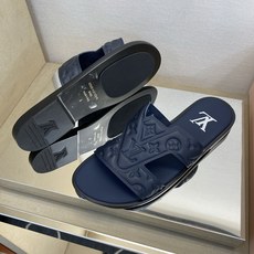 ⚠️【L *V】⚠️高品质,顶尖工艺品⚠️男士皮底拖鞋⚠️正码:38 -45,46,47,订做⚠最新经典 ⚠️【L *V】⚠️高品质,顶尖工艺品⚠️男士皮底拖鞋⚠️正码:38 -45,46,47,订做⚠最新经典