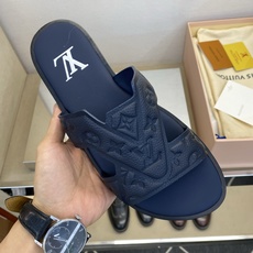 ⚠️【L *V】⚠️高品质,顶尖工艺品⚠️男士皮底拖鞋⚠️正码:38 -45,46,47,订做⚠最新经典 ⚠️【L *V】⚠️高品质,顶尖工艺品⚠️男士皮底拖鞋⚠️正码:38 -45,46,47,订做⚠最新经典