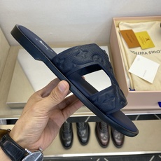 ⚠️【L *V】⚠️高品质,顶尖工艺品⚠️男士皮底拖鞋⚠️正码:38 -45,46,47,订做⚠最新经典 ⚠️【L *V】⚠️高品质,顶尖工艺品⚠️男士皮底拖鞋⚠️正码:38 -45,46,47,订做⚠最新经典