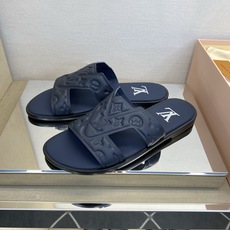 ⚠️【L *V】⚠️高品质,顶尖工艺品⚠️男士皮底拖鞋⚠️正码:38 -45,46,47,订做⚠最新经典 ⚠️【L *V】⚠️高品质,顶尖工艺品⚠️男士皮底拖鞋⚠️正码:38 -45,46,47,订做⚠最新经典