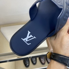 ⚠️【L *V】⚠️高品质,顶尖工艺品⚠️男士皮底拖鞋⚠️正码:38 -45,46,47,订做⚠最新经典 ⚠️【L *V】⚠️高品质,顶尖工艺品⚠️男士皮底拖鞋⚠️正码:38 -45,46,47,订做⚠最新经典